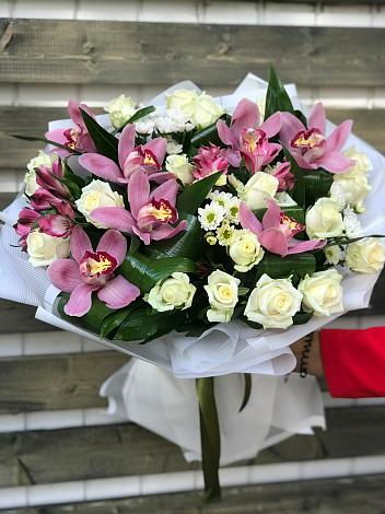 Букет цветов из: Розы и Хризантемы в Поселок санатория Министерства Обороны