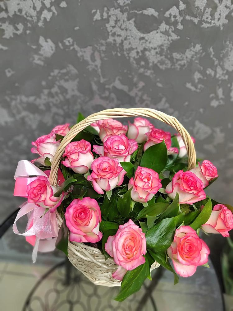 Цветочная композиция из Розы в корзине в Поселок санатория Министерства Обороны