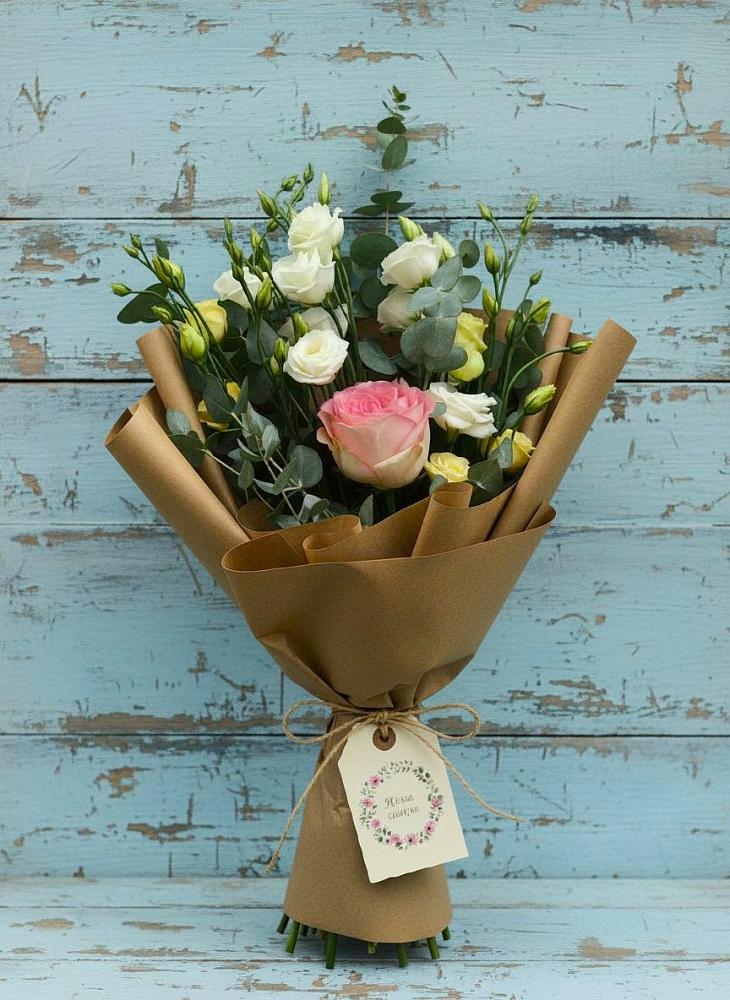 Букет цветов из: Розы и Лизиантусы в Поселок санатория Министерства Обороны