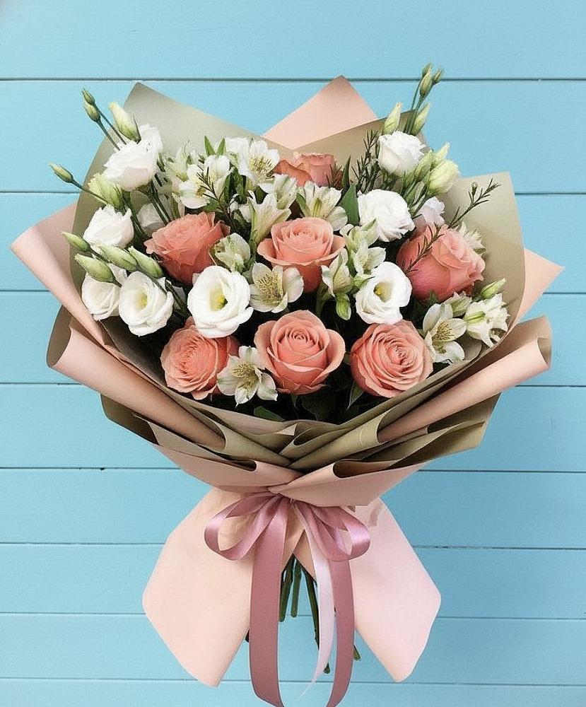 Букет цветов из: Розы, Альстромерии и Лизиантусы в Поселок санатория Министерства Обороны