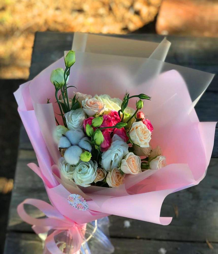 Букет цветов из: Розы и Лизиантусы в Поселок санатория Министерства Обороны