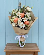 Букет цветов из:  Альстромерии, Лизиантусы, Розы и Хризантемы в Поселок санатория Министерства Обороны