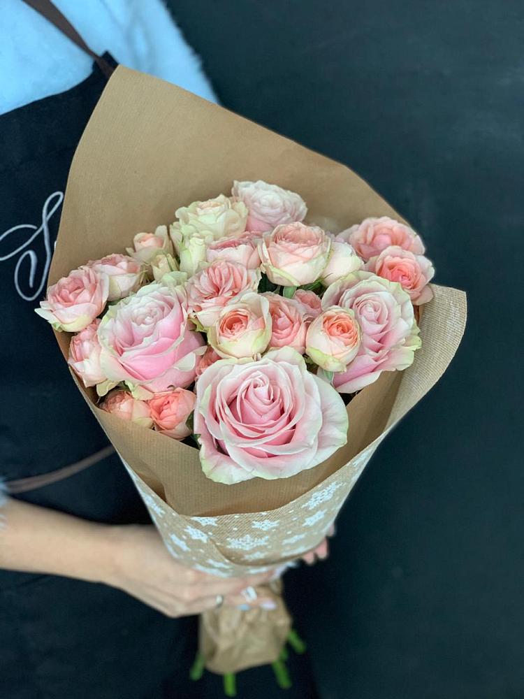 Букет цветов из: Хризантемы и Розы в Поселок санатория Министерства Обороны