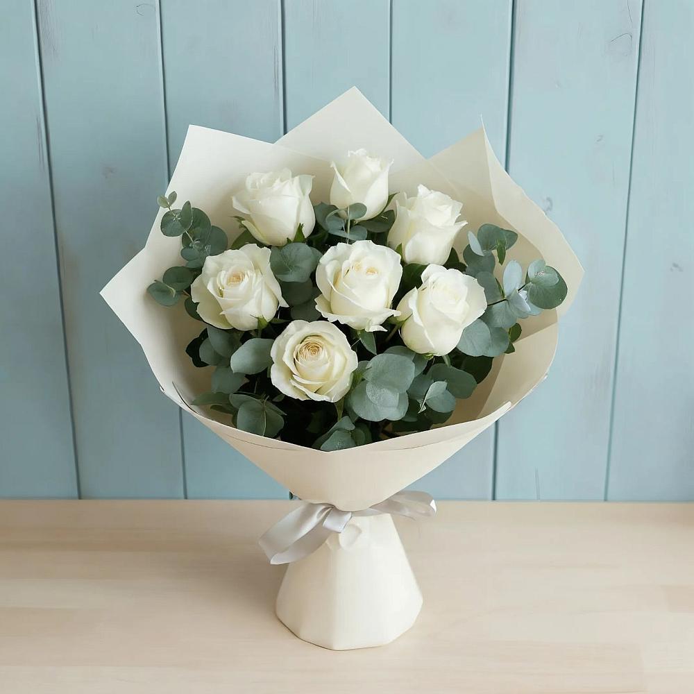 Букет Белые розы в Эвкалипте в Поселок санатория Министерства Обороны