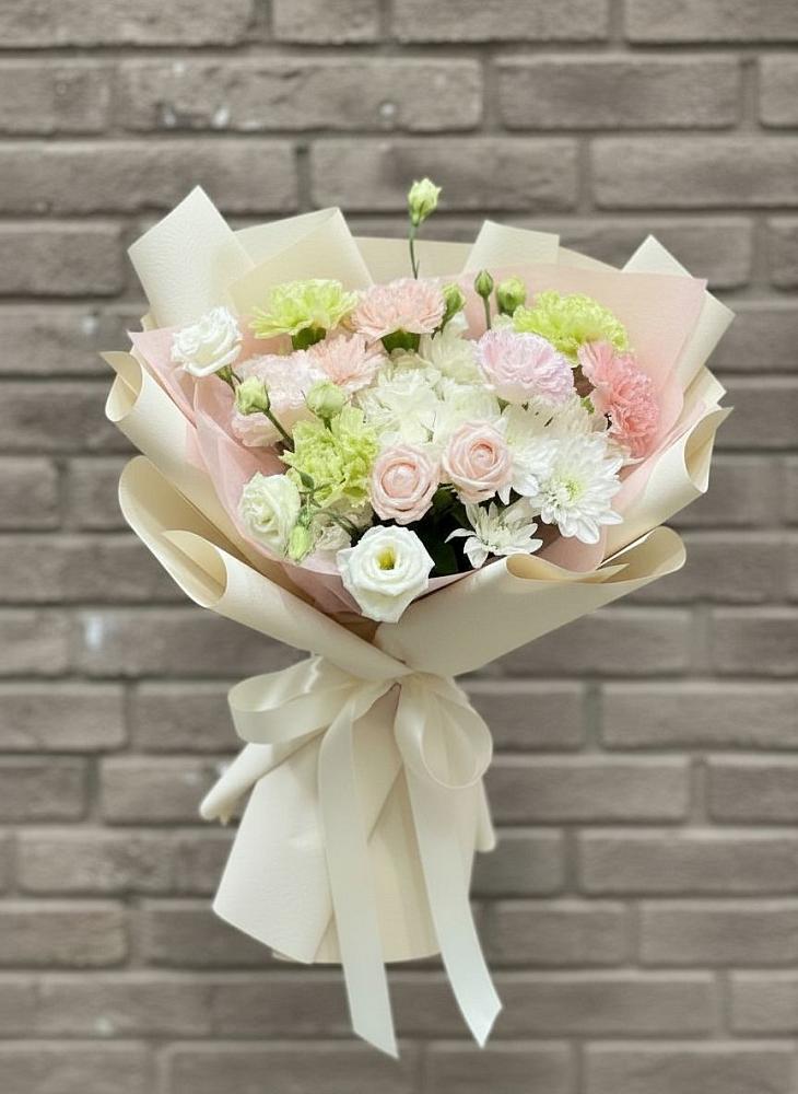 Букет цветов из: Гвоздики, Розы, Лизиантусы и Хризантемы в Поселок санатория Министерства Обороны