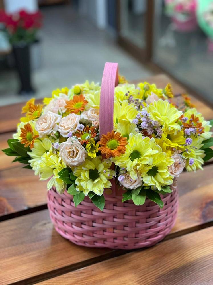 Цветочная композиция из Хризантемы и Розы в корзине в Поселок санатория Министерства Обороны