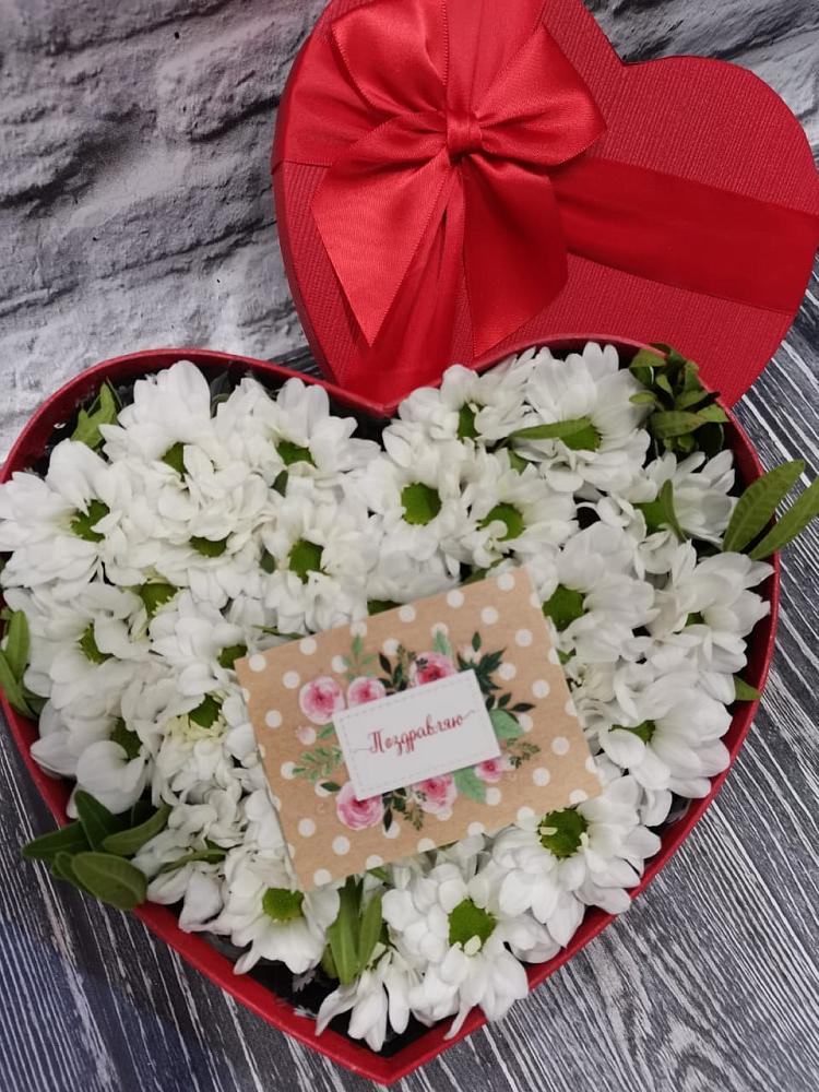 Цветочная композиция из Хризантемы в виде сердца в Поселок санатория Министерства Обороны